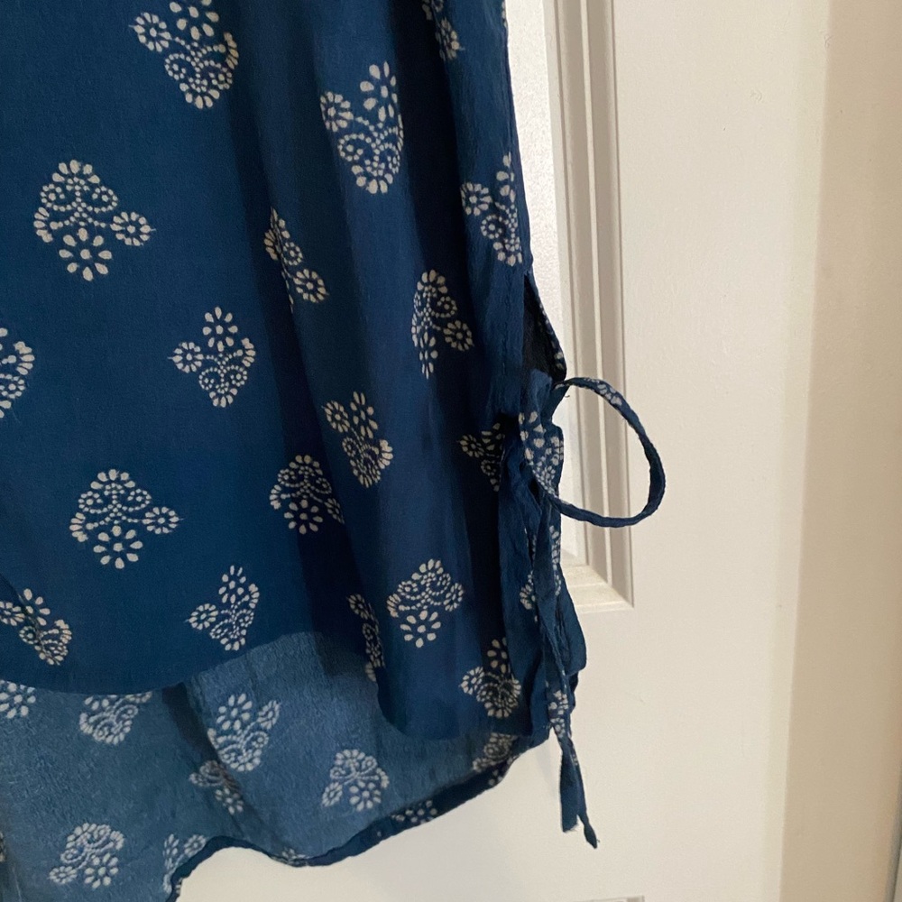 Madewell Blue Printed V-Neck Blouse - Picture 7 of 9
